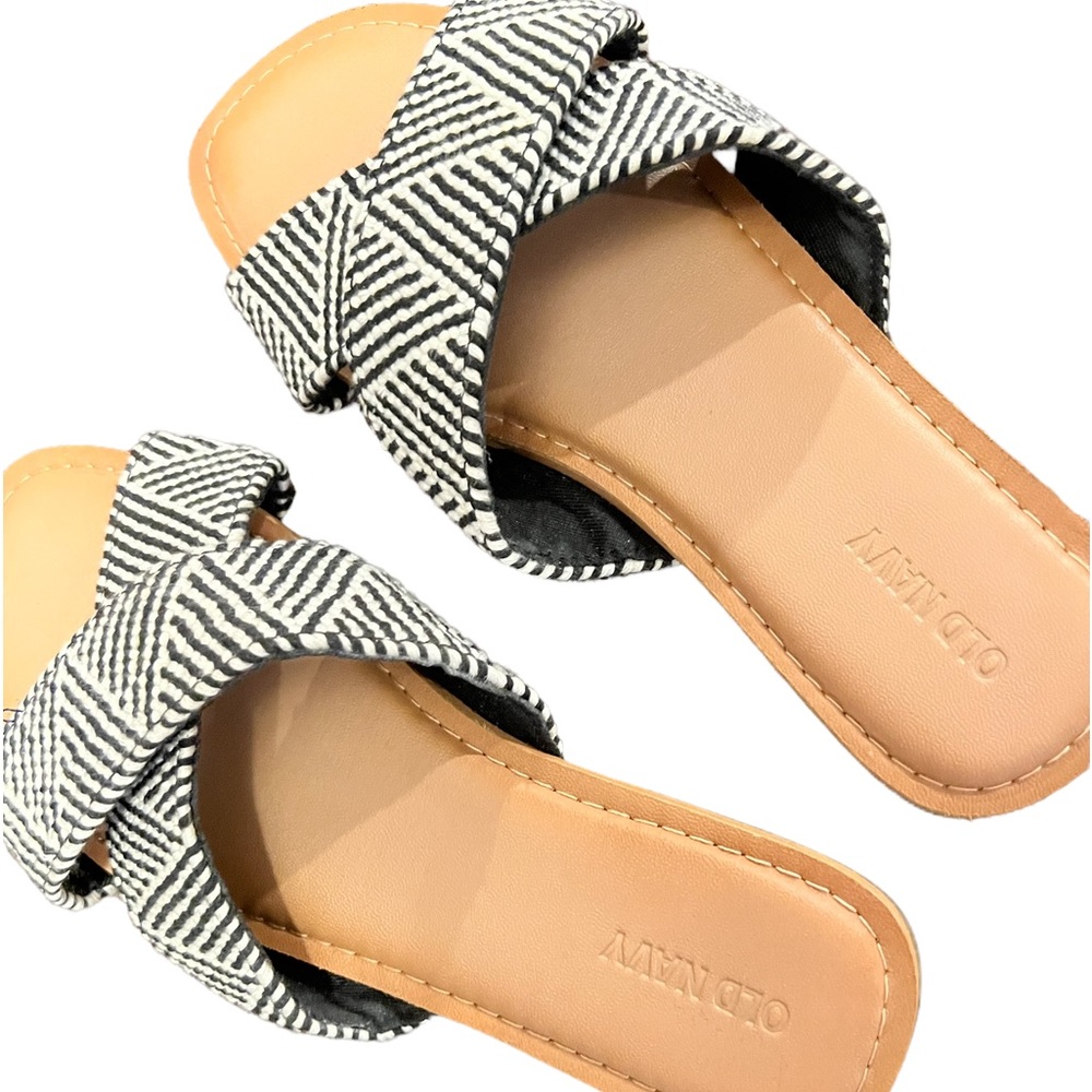 Sandals. Size:8 - Picture 3 of 3